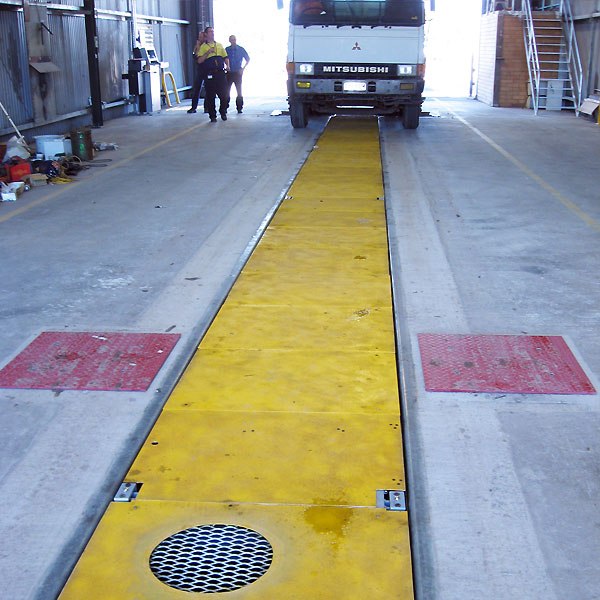 Suspension shaker plates with pit cover