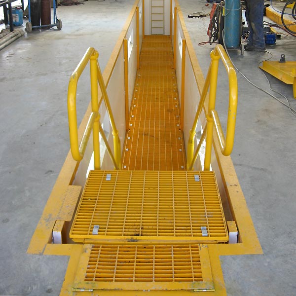 Grated platform floor Oil changes in mine workshop