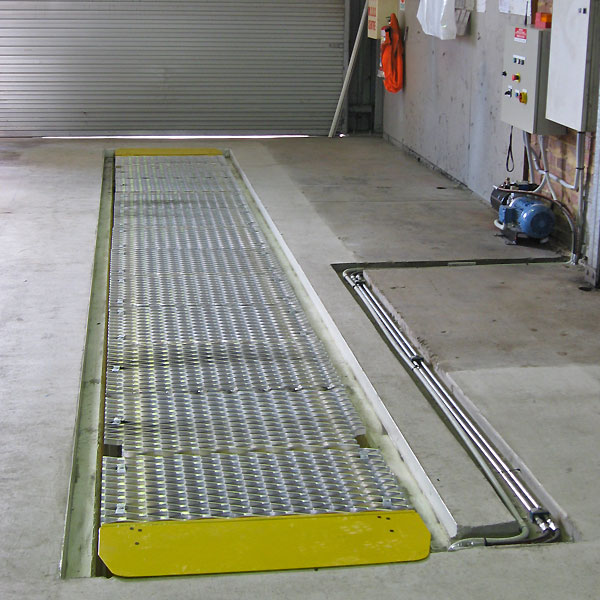 Workshop steel pit cover