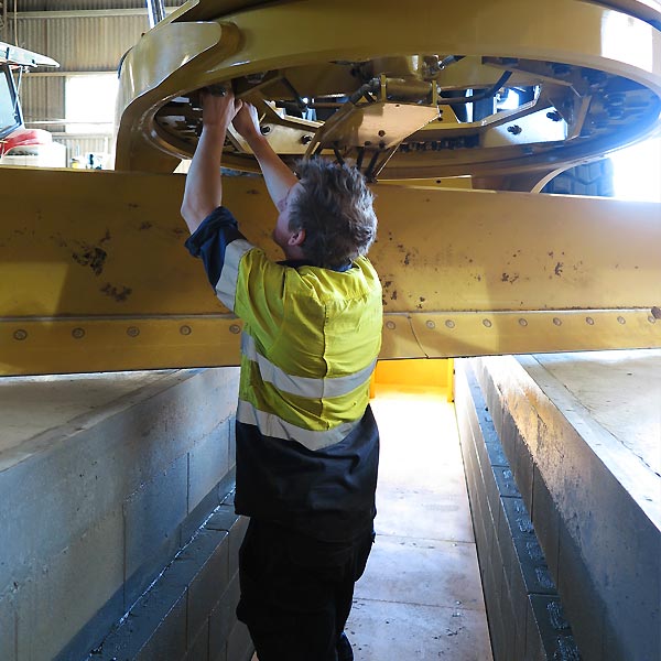 Grader maintenance over workshop pit