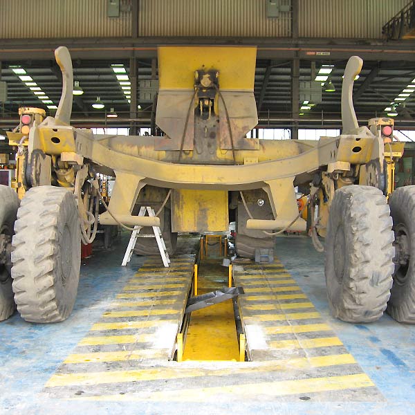 Large mining machinery difficult to hoist