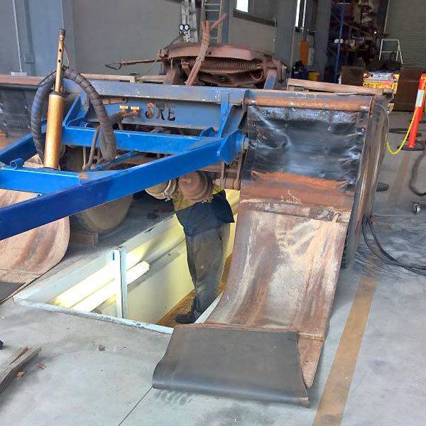 Trailer over pit How to service truck trailers easily